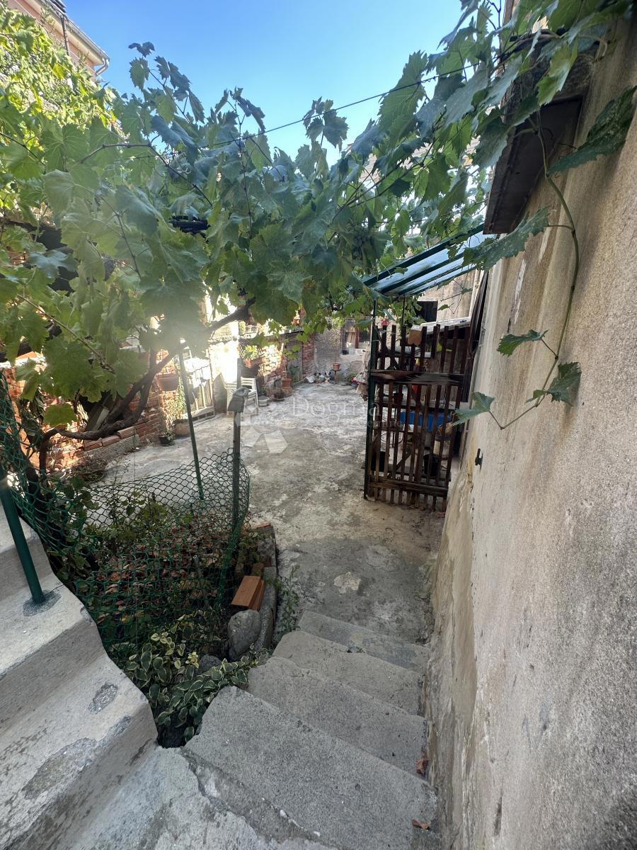 Hiša Grad, Šibenik, 270m2