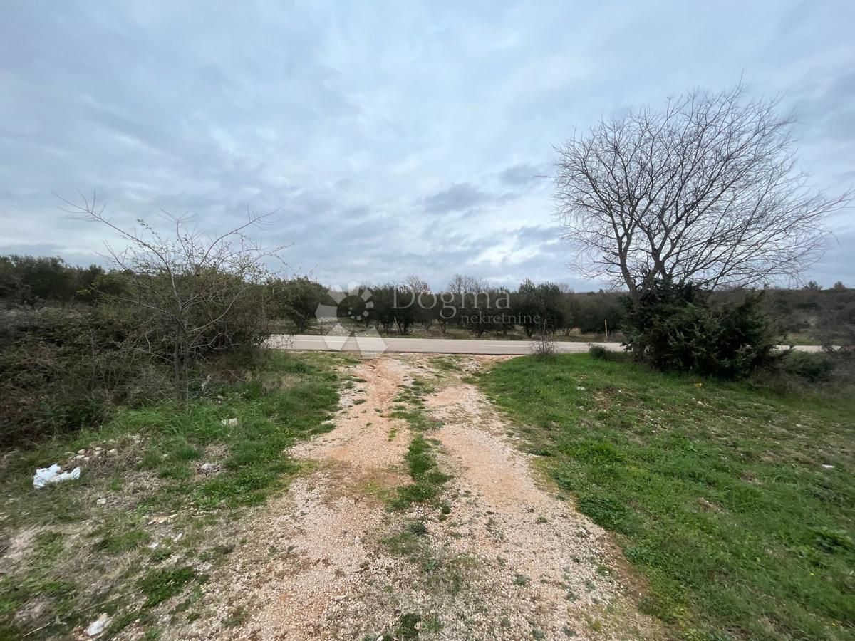 Zazidljivo zemljišče Raštević, Benkovac, Da, 9.490m2