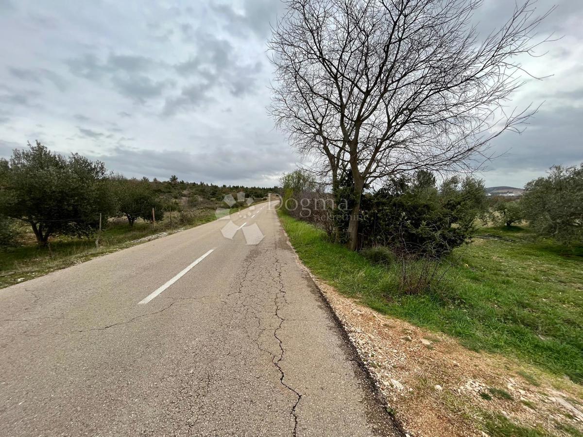 Zazidljivo zemljišče Raštević, Benkovac, Da, 9.490m2