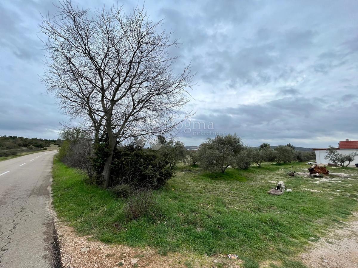 Zazidljivo zemljišče Raštević, Benkovac, Da, 9.490m2