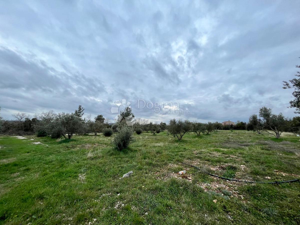 Zazidljivo zemljišče Raštević, Benkovac, Da, 9.490m2