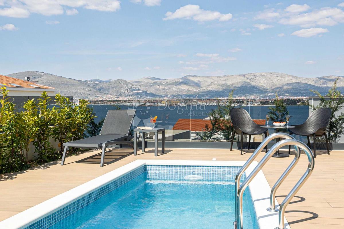 TROGIR/ČIOVO - ČUDOVITA VILA Z BAZENOM IN RAZGLEDOM