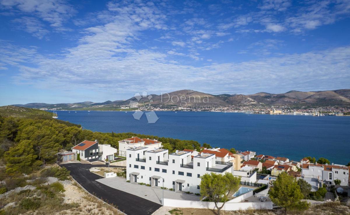 TROGIR/ČIOVO - ČUDOVITA VILA Z BAZENOM IN RAZGLEDOM