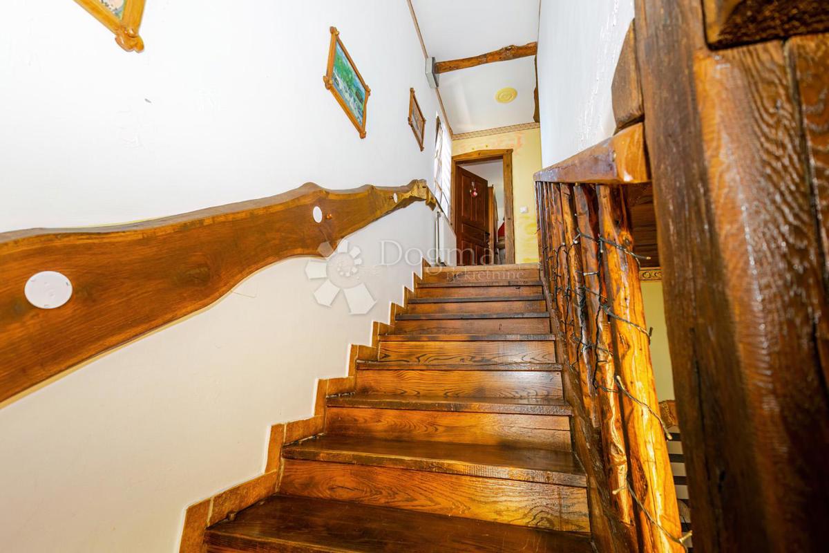 Hiša Gredice, Klanjec, 403m2