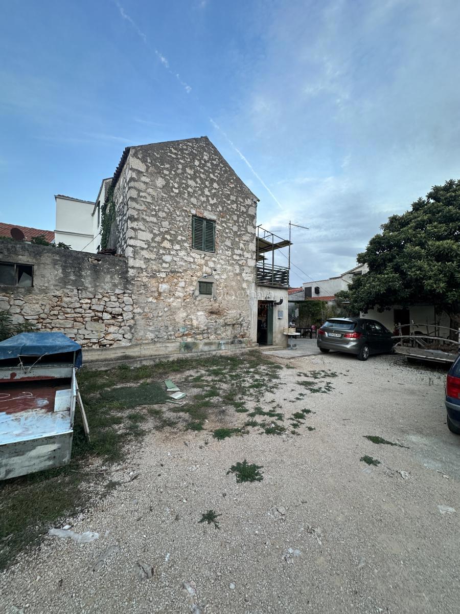 Zazidljivo zemljišče Jezera, Tisno, 528m2