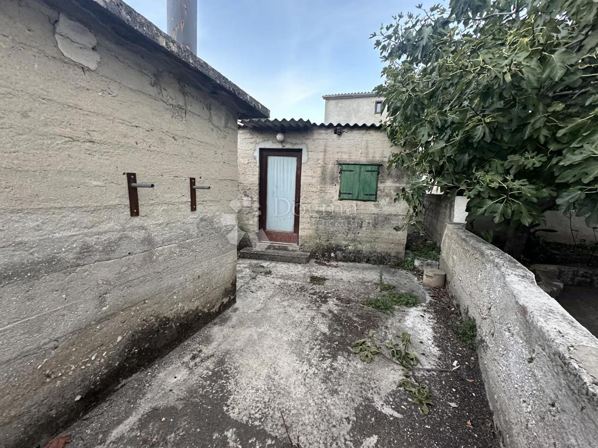 Zazidljivo zemljišče Jezera, Tisno, 528m2