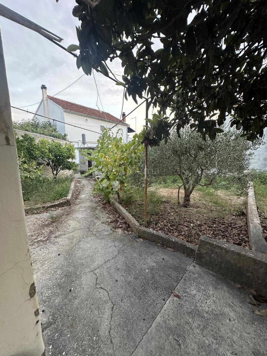 Zazidljivo zemljišče Jezera, Tisno, 528m2