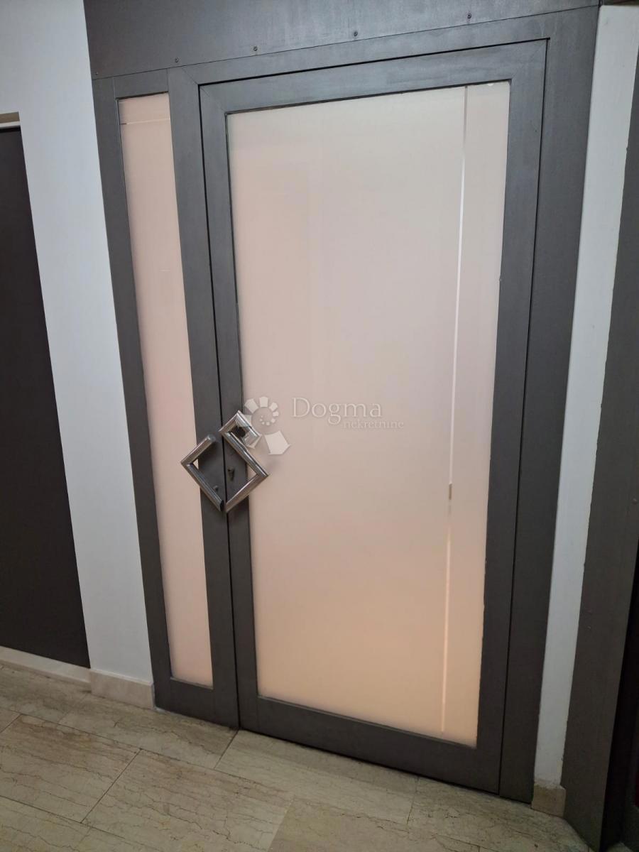 Poslovni prostor Centar, Pula, 18,30m2