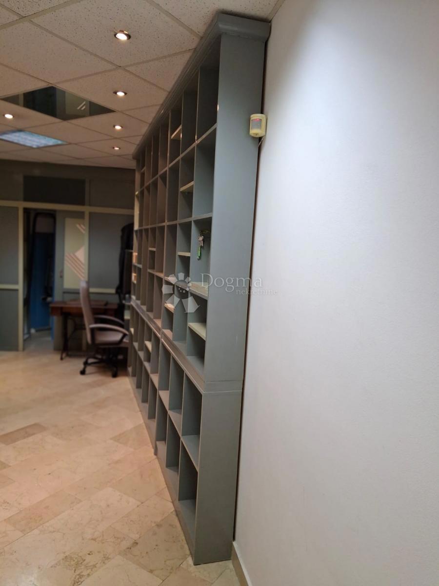 Poslovni prostor Centar, Pula, 18,30m2