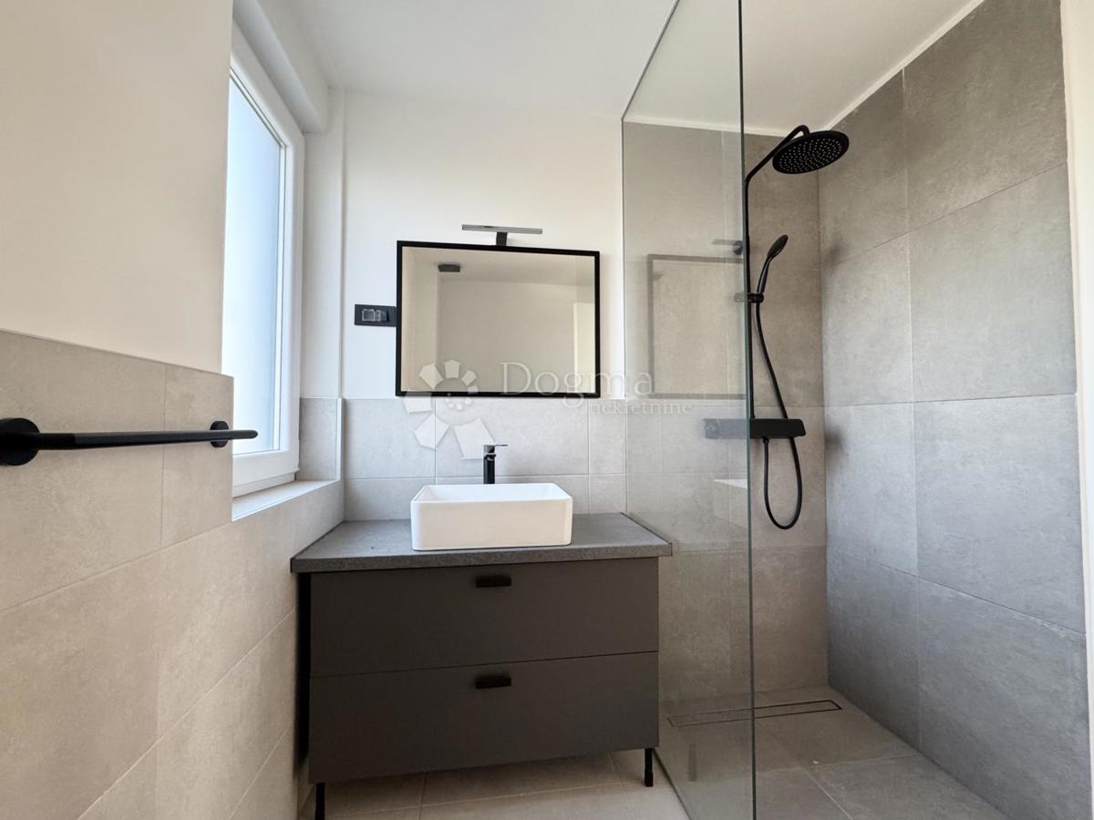 Stanovanje Maslenica, Jasenice, 72m2