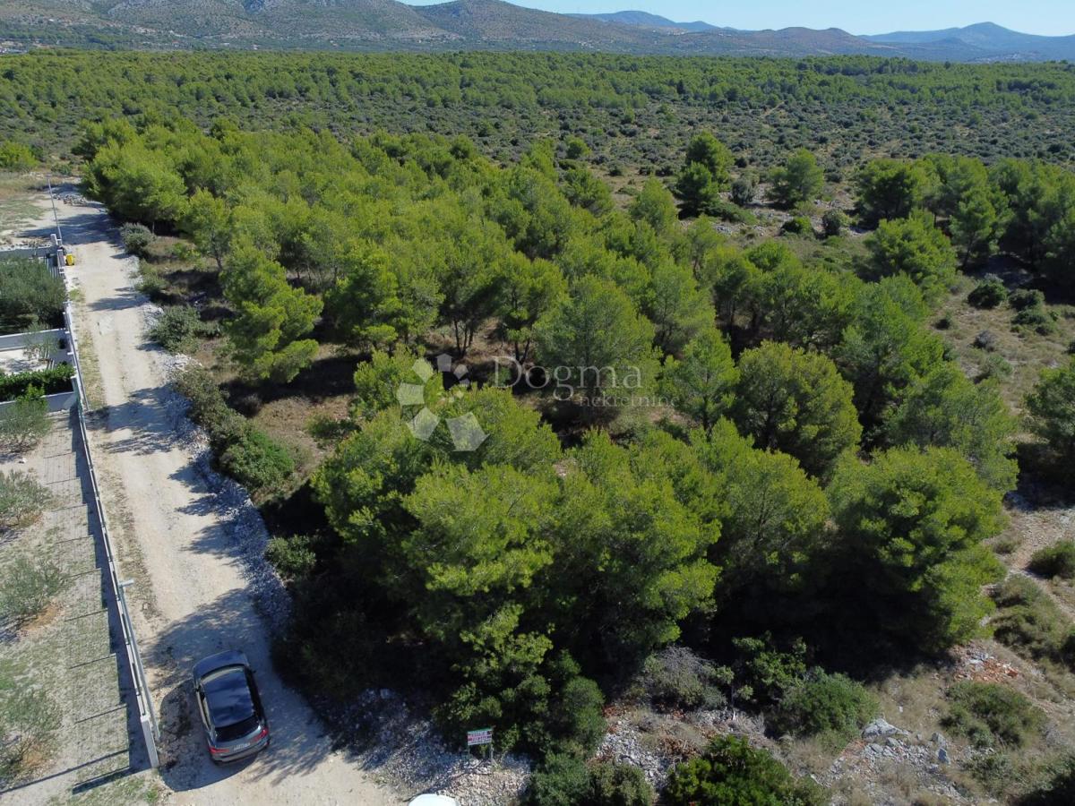 BRODARICA - GRADBENIŠKO ZEMLJIŠČE ZA VEČ STANOVANJSKIH OBJEKTOV