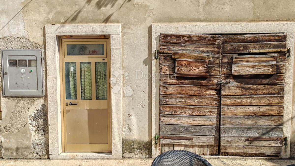 Poslovni prostor Alan, Senj, 110m2