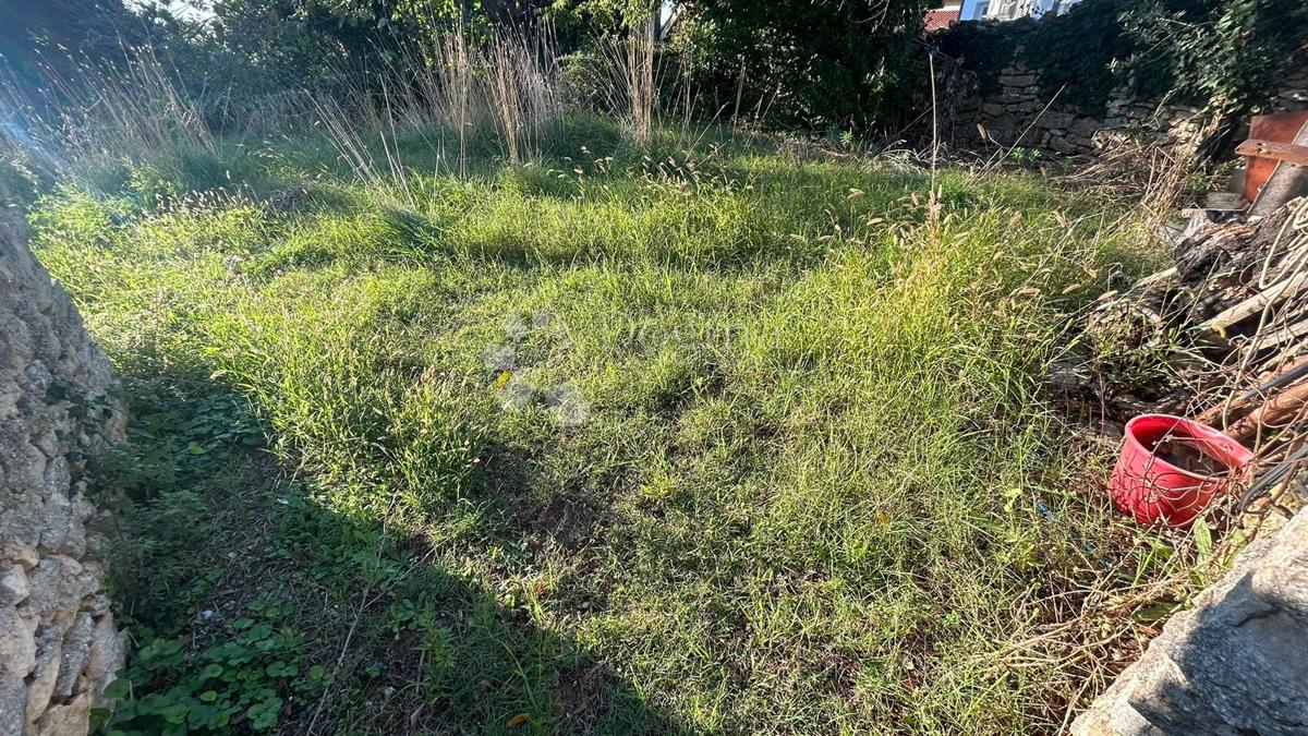 POL-SAMOSTOJNA HIŠA Z VRTOM - Šišan