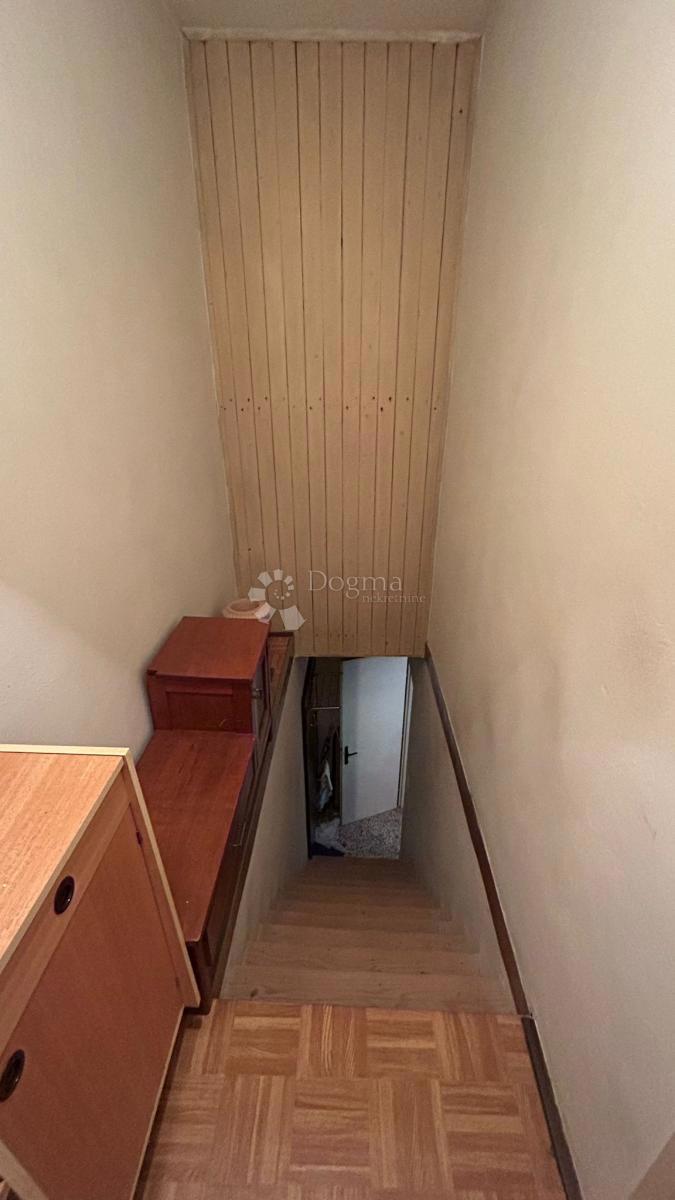 POL-SAMOSTOJNA HIŠA Z VRTOM - Šišan