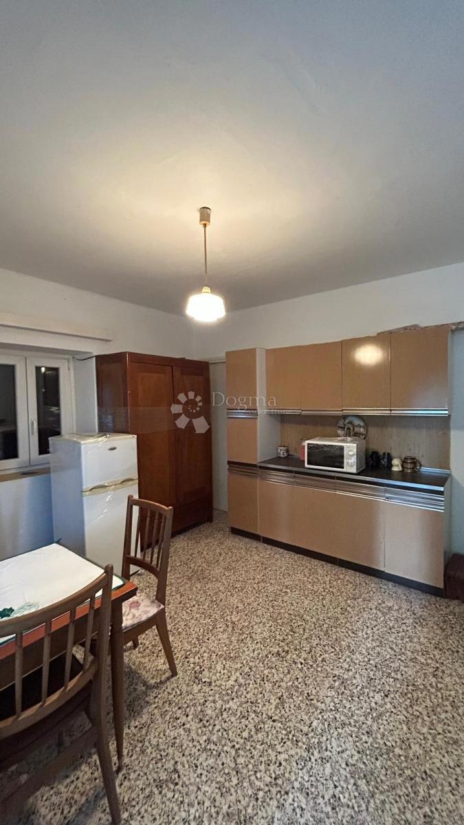 POL-SAMOSTOJNA HIŠA Z VRTOM - Šišan