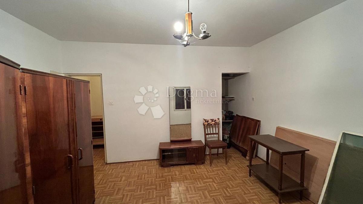 POL-SAMOSTOJNA HIŠA Z VRTOM - Šišan