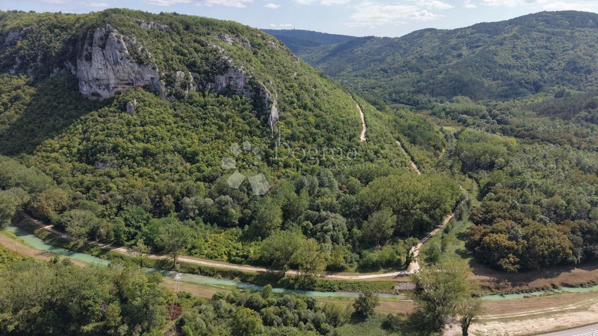 Kmetijsko zemljišče Sovinjak, Buzet, 1.002m2