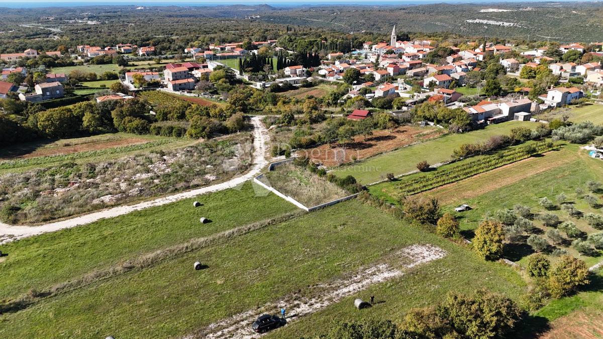 Zazidljivo zemljišče Kanfanar, 646m2