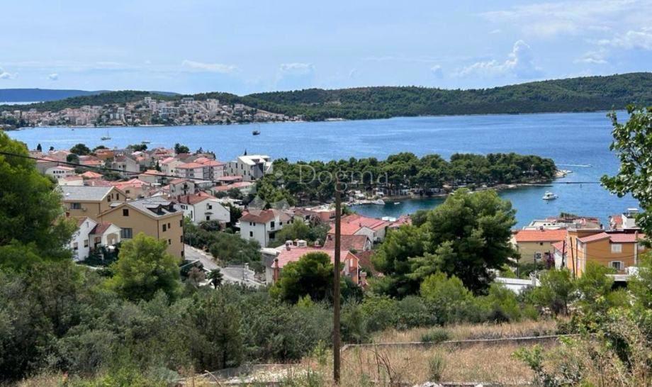 Zazidljivo zemljišče Okrug Gornji, Okrug, 2.126m2