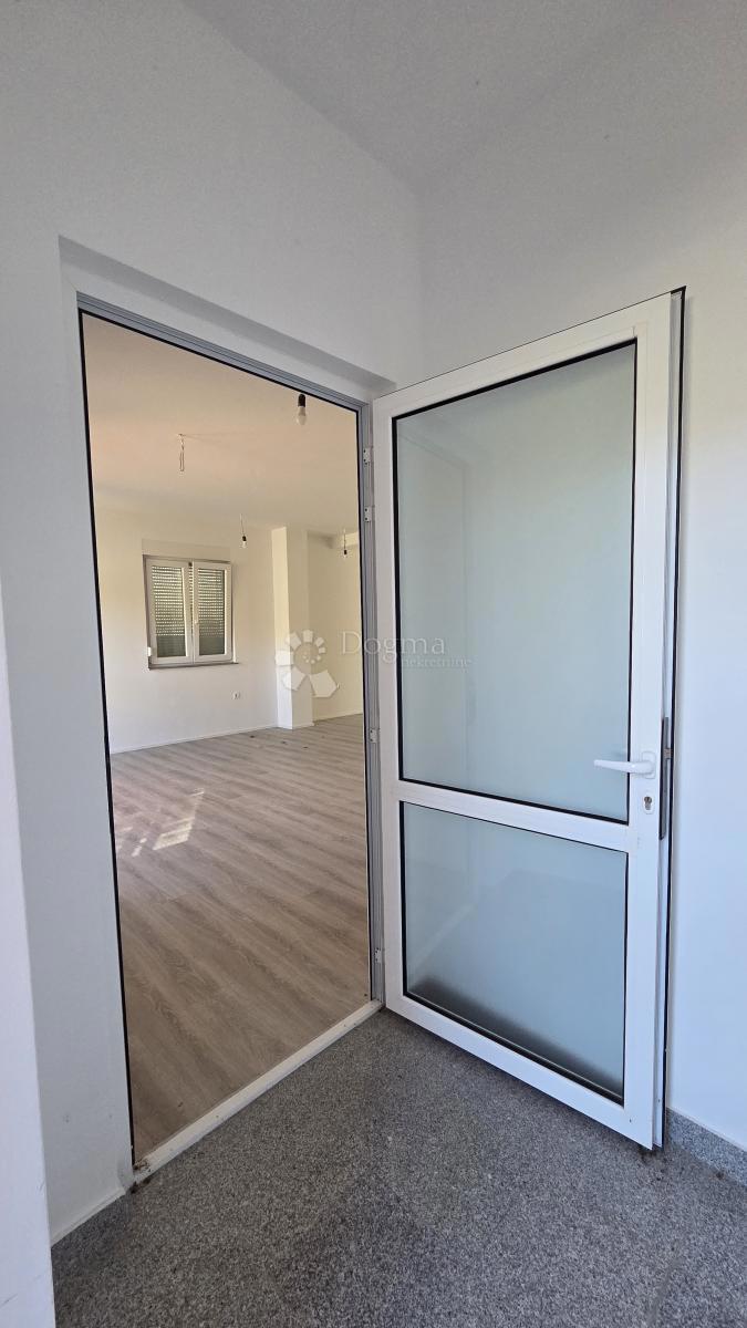 Poslovni prostor Saršoni, Viškovo, 73,14m2