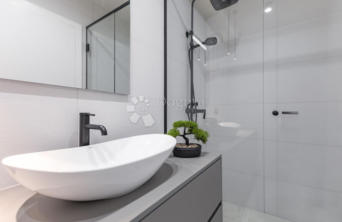 Hiša Crno, Zadar, Jadranska magistrala, 95m2