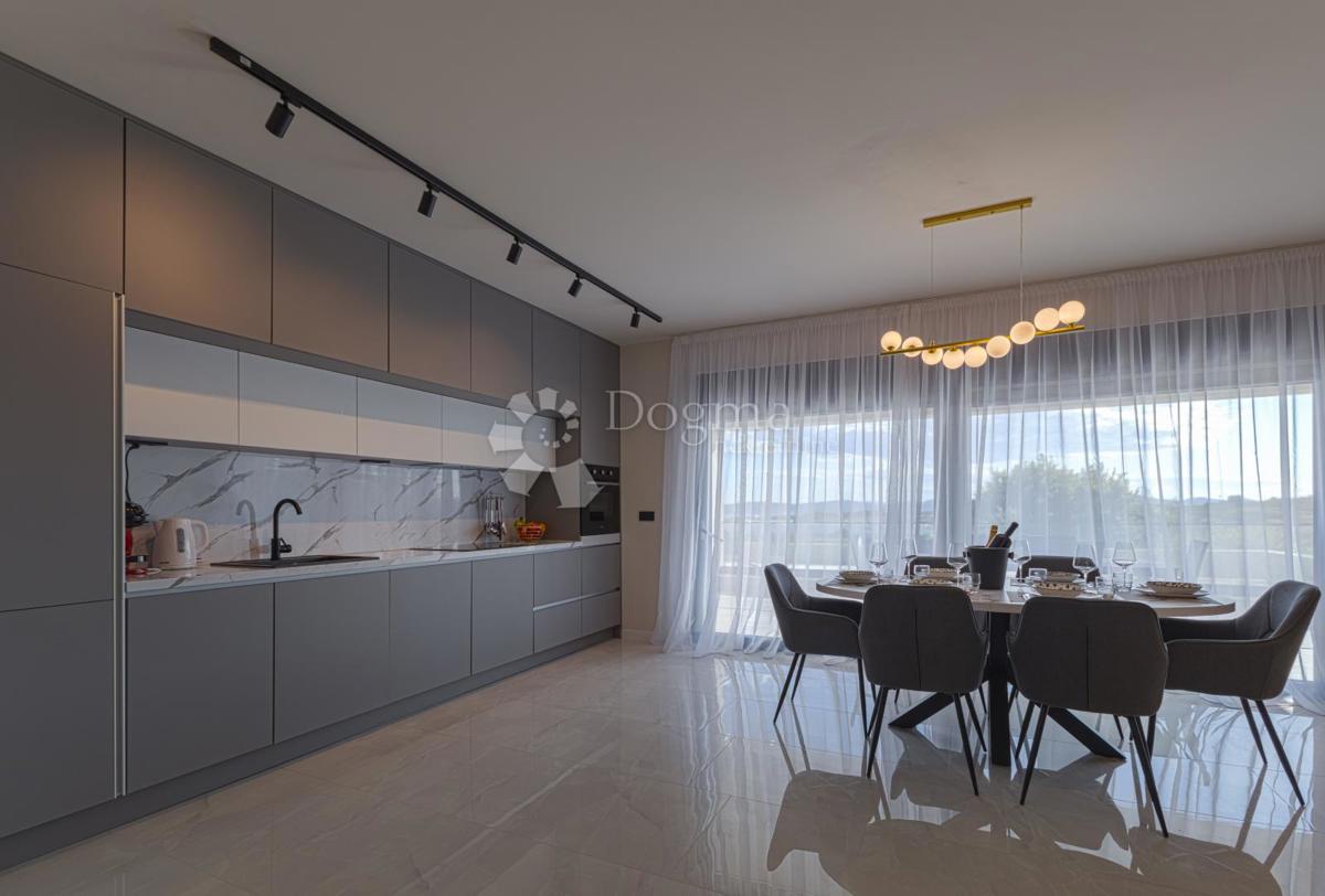 Hiša Crno, Zadar, Jadranska magistrala, 95m2