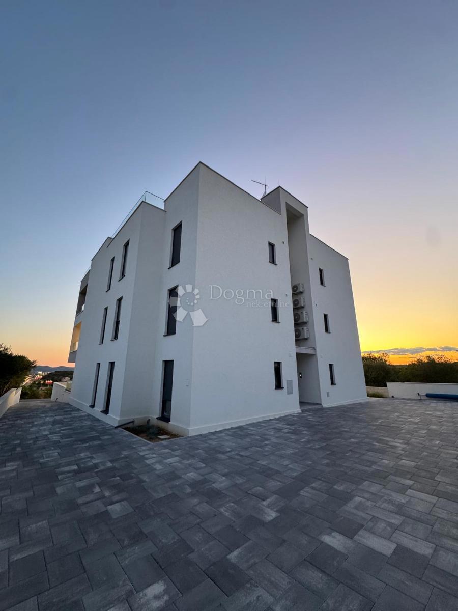 Hiša Crno, Zadar, Jadranska magistrala, 95m2