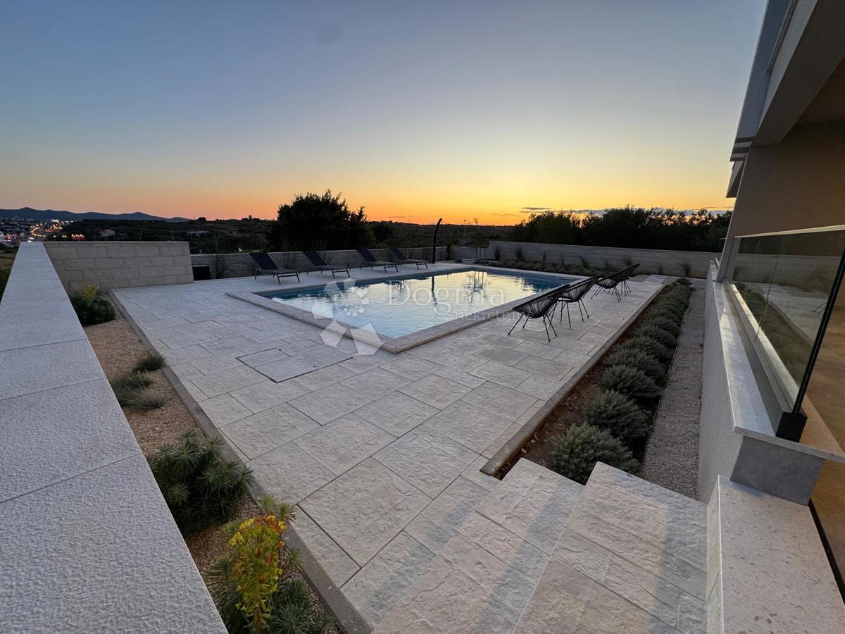 Hiša Crno, Zadar, Jadranska magistrala, 95m2