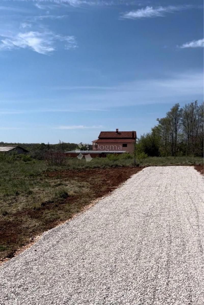 Tinjan - Odlična gradbena parcela, 855 m², pravilne oblike