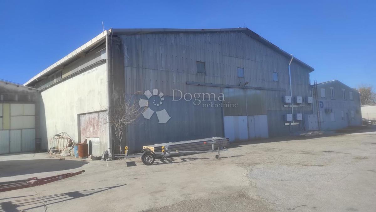 Poslovni prostor Opuzen, 1.786,21m2