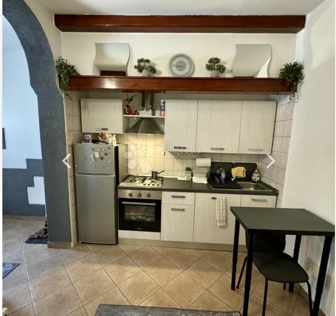 Stanovanje Centar, Pula, 43m2