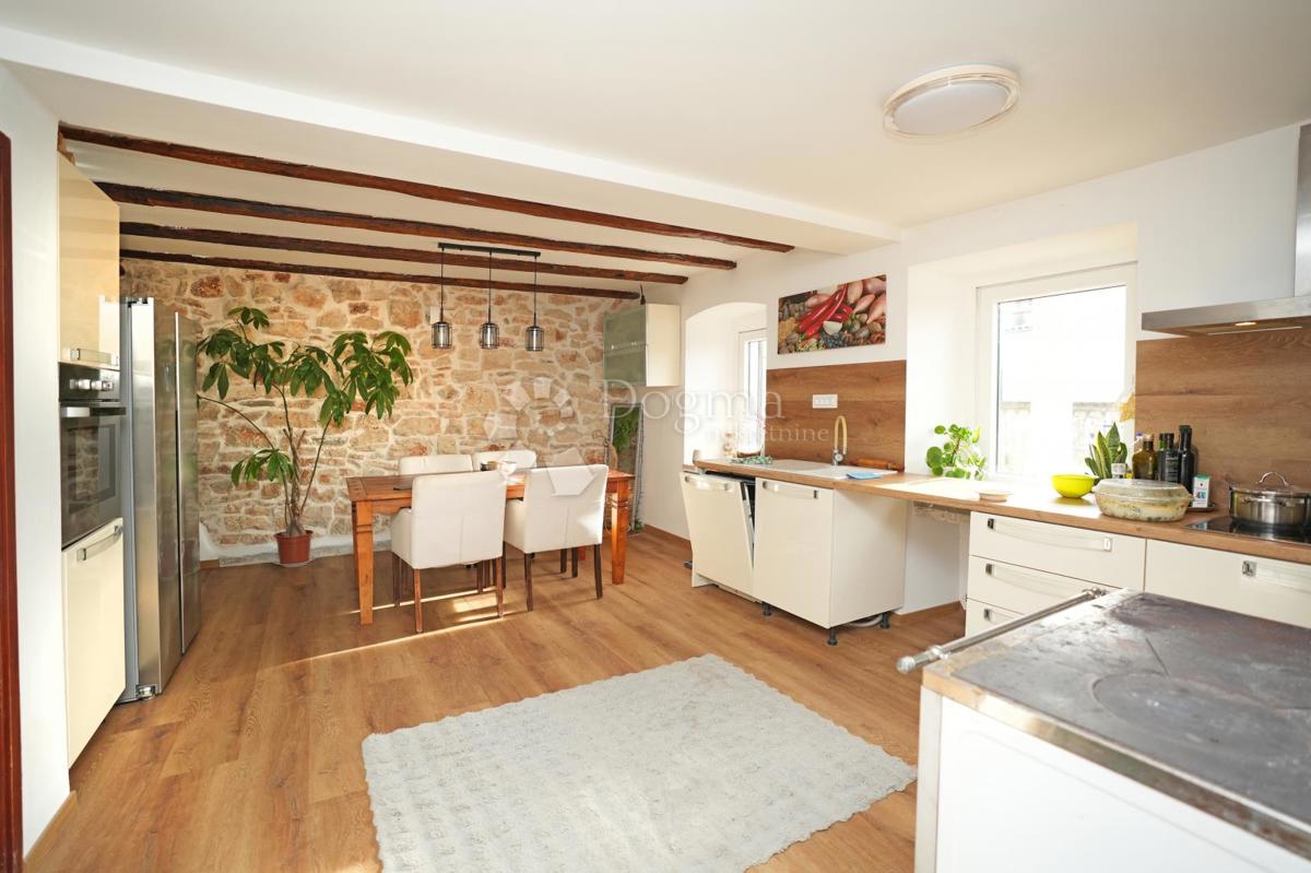 Hiša Režanci, Svetvinčenat, 230m2