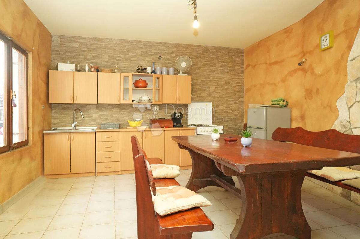 Hiša Režanci, Svetvinčenat, 230m2