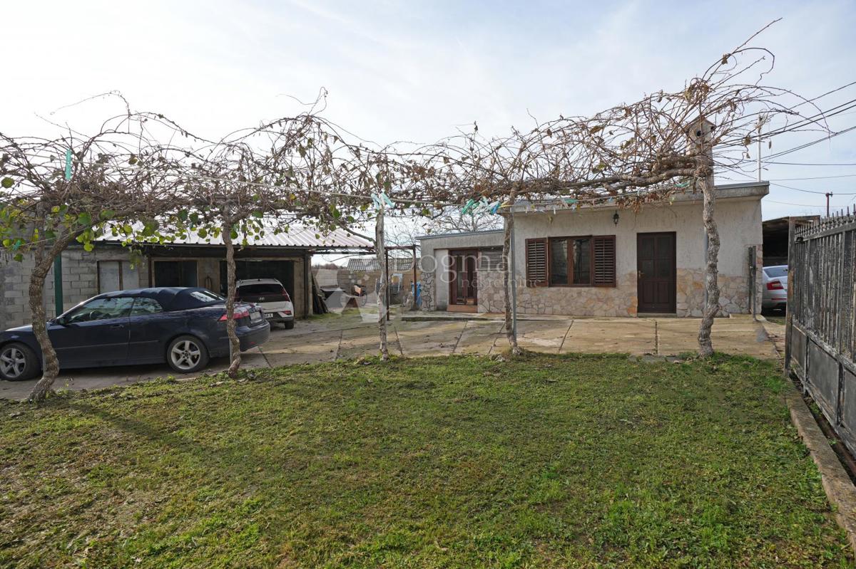 Hiša Režanci, Svetvinčenat, 230m2