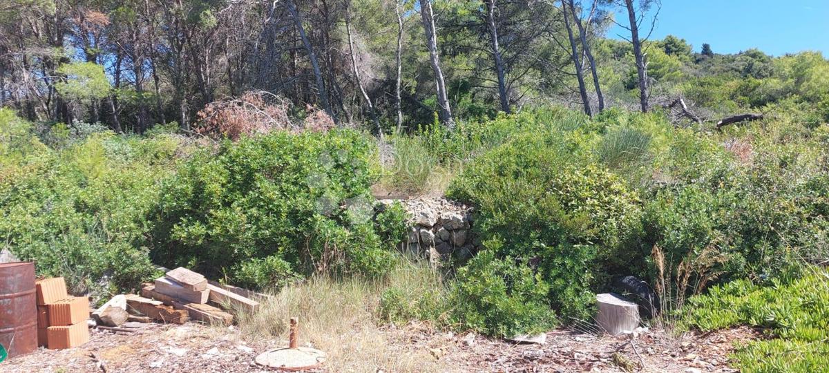 Zazidljivo zemljišče Brbinj, Sali, 1.110m2