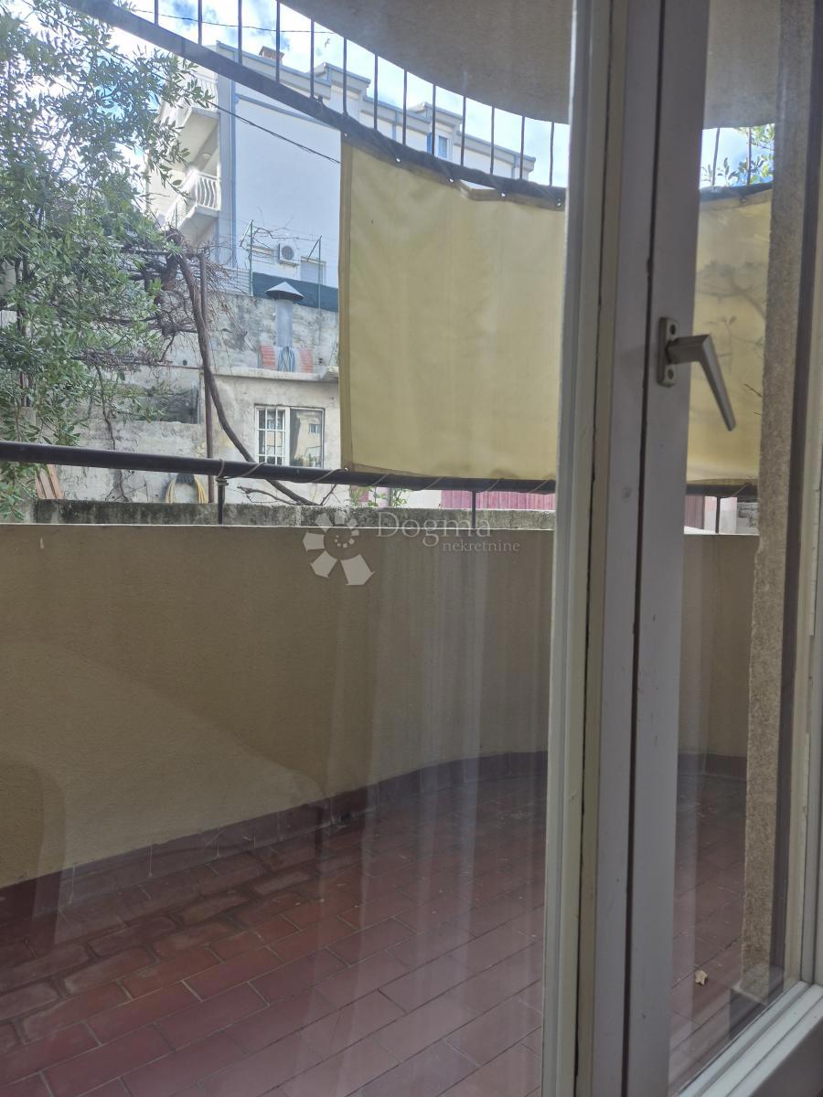 PROSTORNO IN UREJENO STANOVANJE S TERASO IN VRTOM – VISOKA