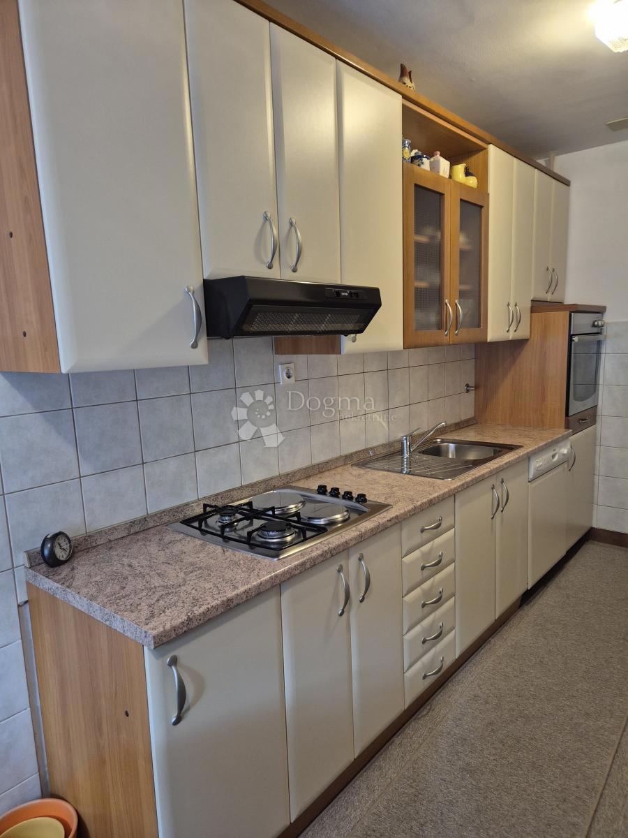 PROSTORNO IN UREJENO STANOVANJE S TERASO IN VRTOM – VISOKA