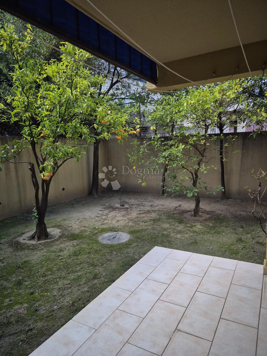 PROSTORNO IN UREJENO STANOVANJE S TERASO IN VRTOM – VISOKA