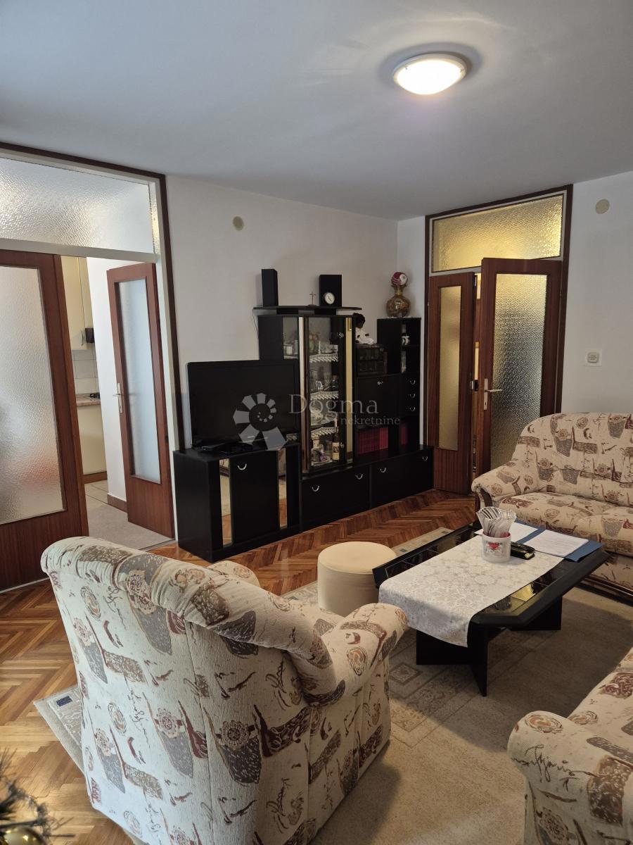 PROSTORNO IN UREJENO STANOVANJE S TERASO IN VRTOM – VISOKA