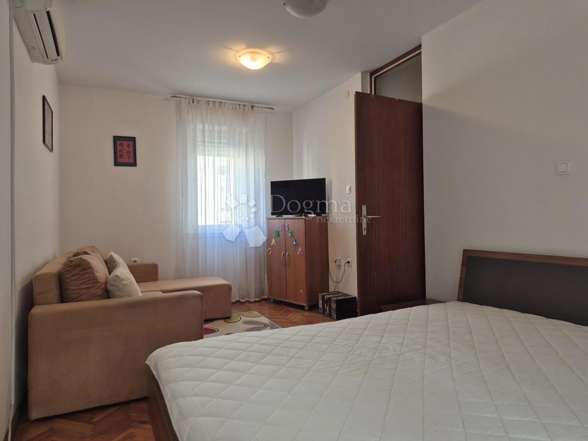 PROSTORNO IN UREJENO STANOVANJE S TERASO IN VRTOM – VISOKA