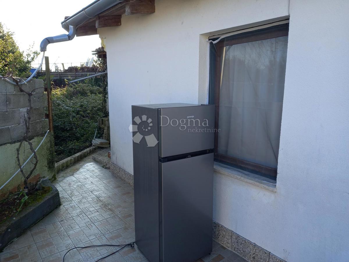 Istrsko posestvo velikosti 5000 m² z več stavbami in parkom