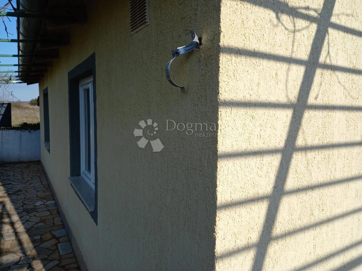 Istrsko posestvo velikosti 5000 m² z več stavbami in parkom