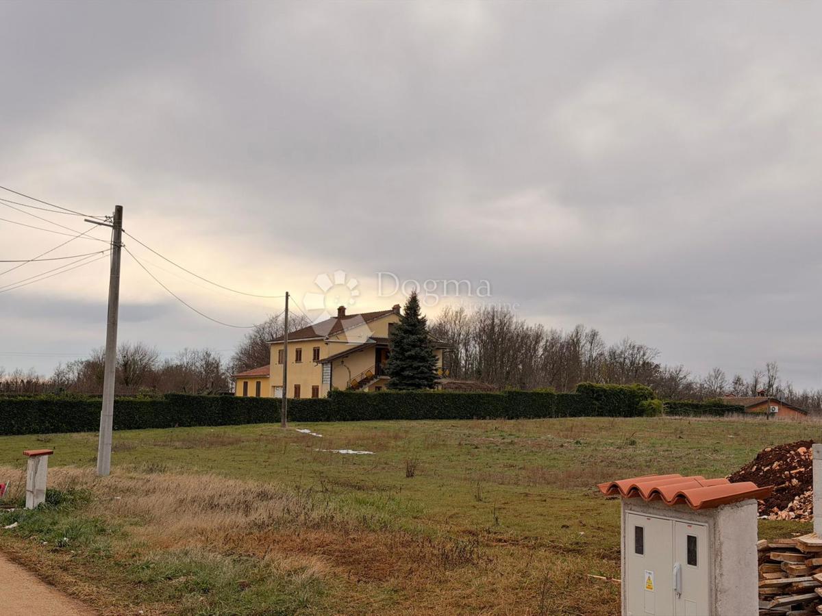 Zazidljivo zemljišče Žminj, 1.100m2