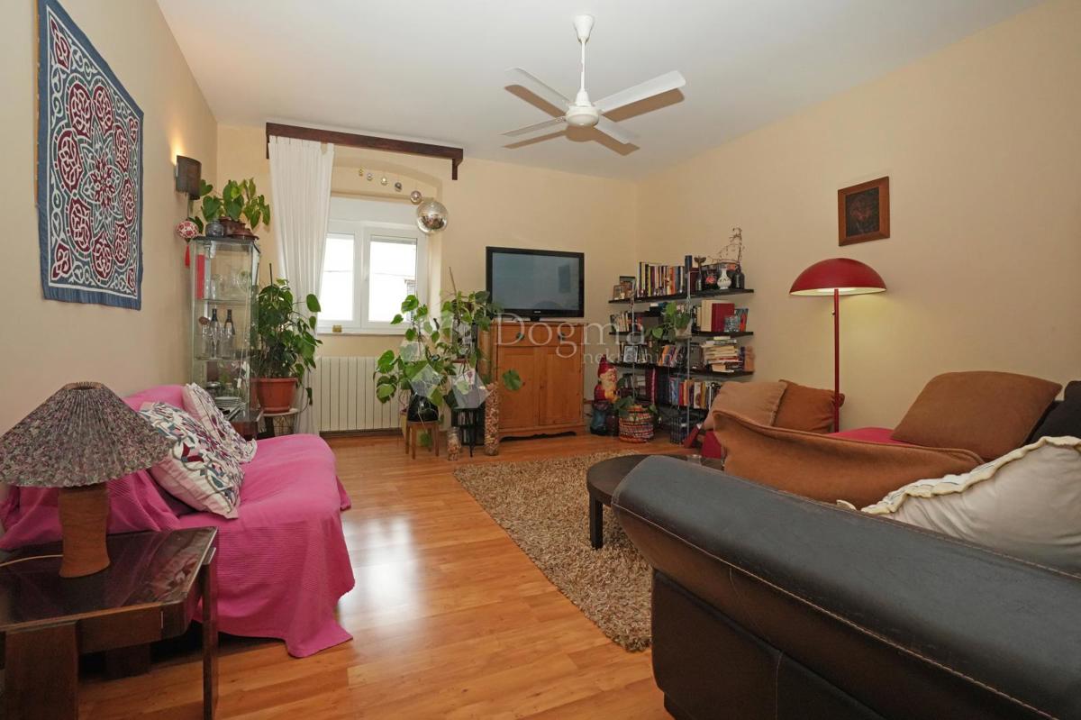 Fenomenalen apartma v centru Pule