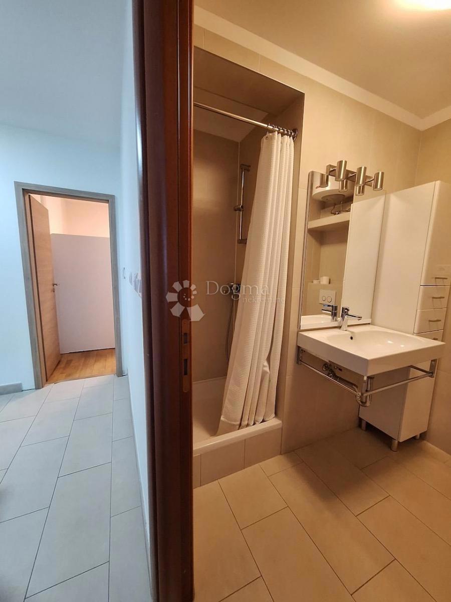 Stanovanje Podstrana, 80m2