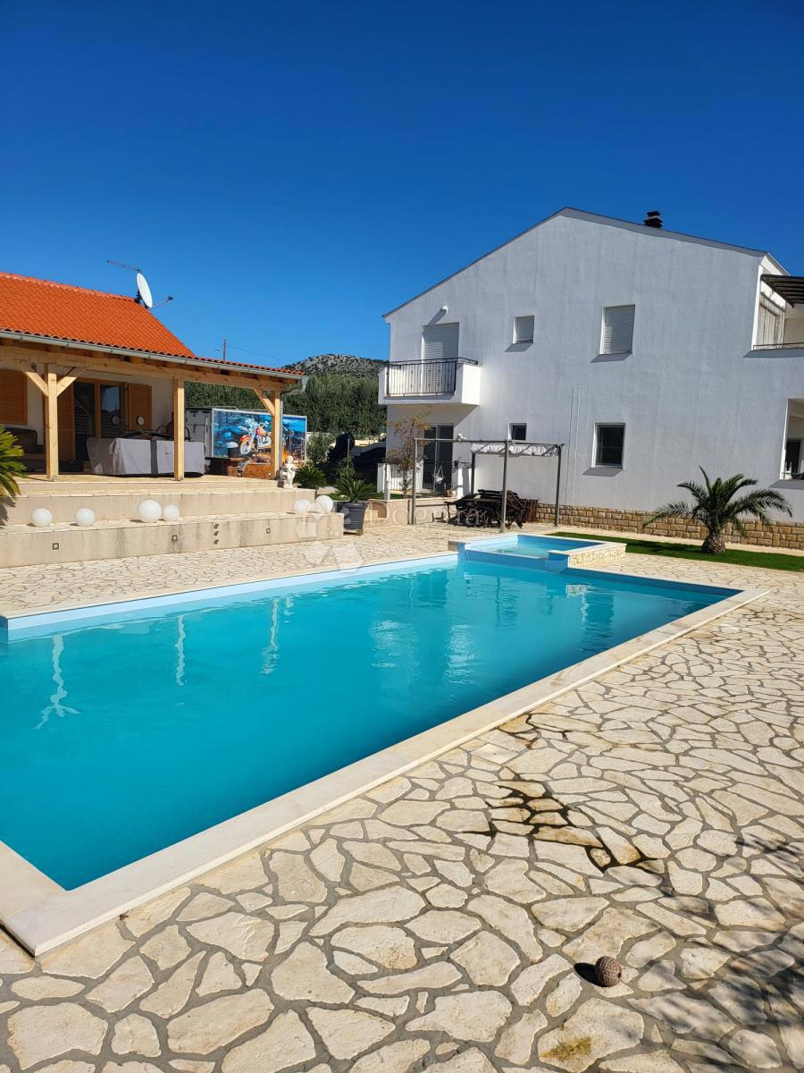 Hiša Donja Jagodnja, Polača, 280m2