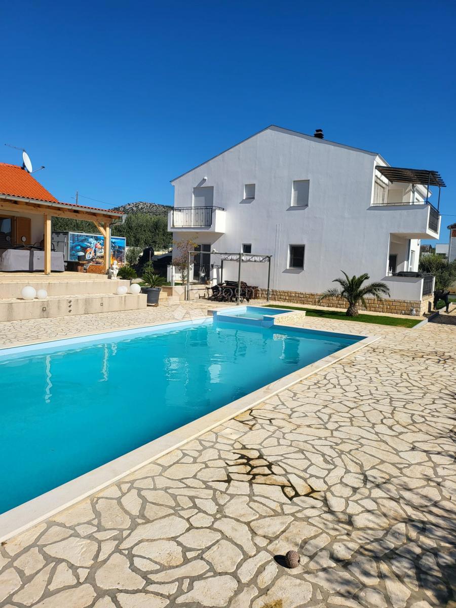 Hiša Donja Jagodnja, Polača, 280m2