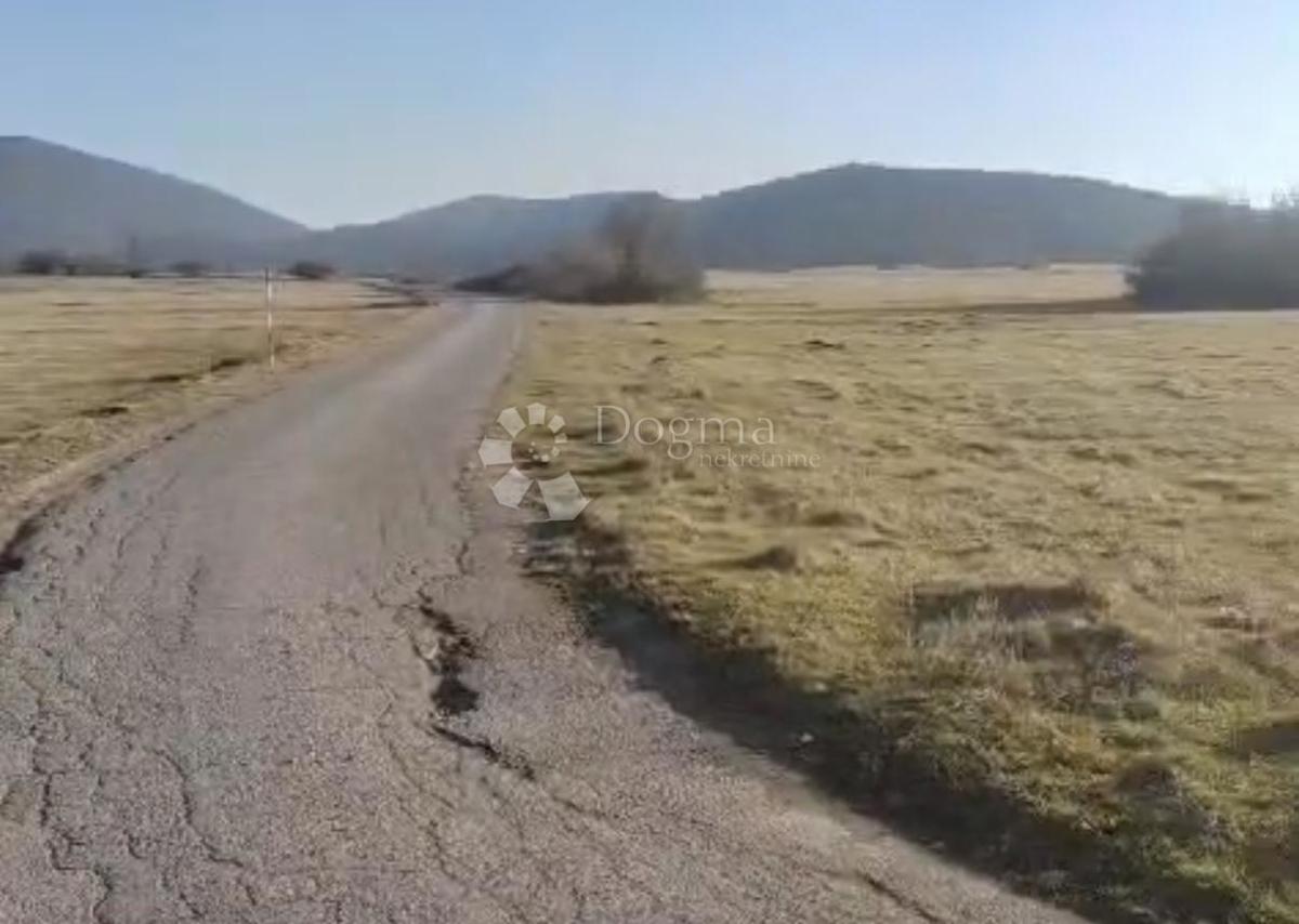 Zazidljivo zemljišče Gornja Ploča, Lovinac, 10.000m2