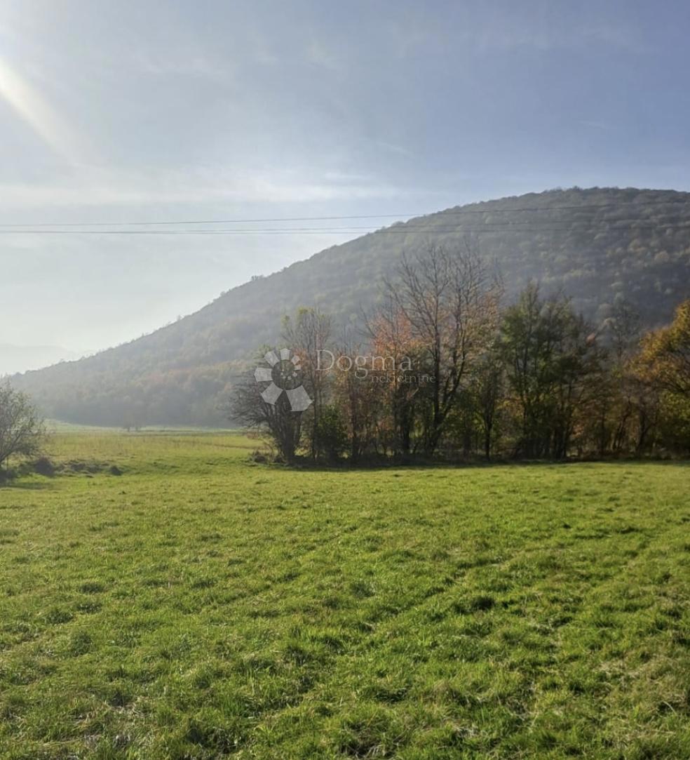 Zazidljivo zemljišče Gornja Ploča, Lovinac, 10.000m2