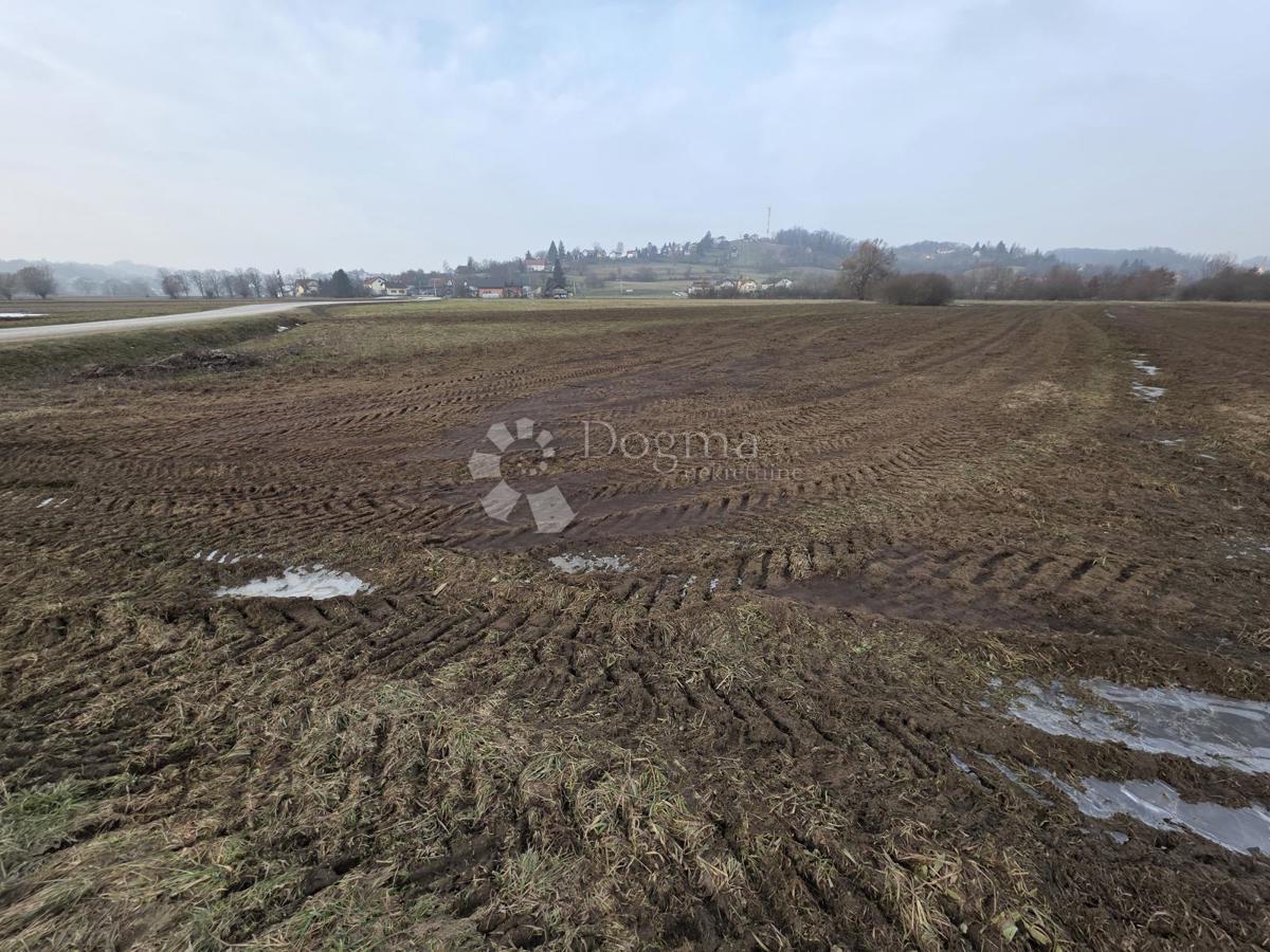 Zazidljivo zemljišče Luka, 3.140m2